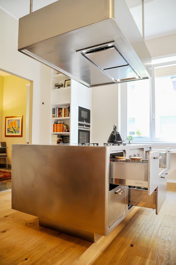 Cucina con isola centrale