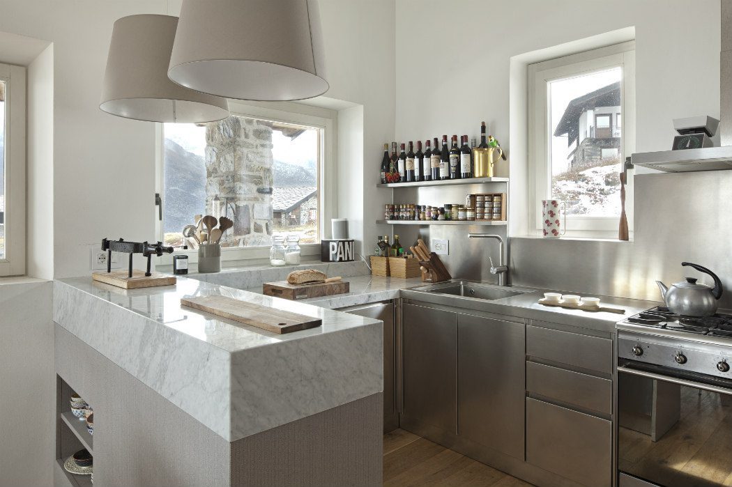 Cucina angolare di piccole dimensioni